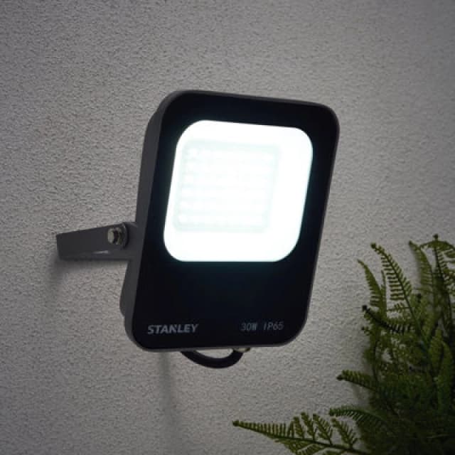 Stanley Ik10 Black Mains-Powered Cool Daylight LED Without Sensor Slimline Floodlight 3300Lm